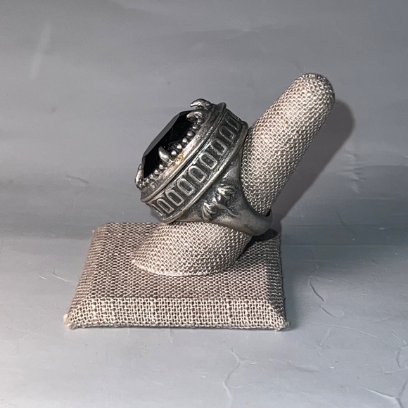 Oversized Pewter & Black Oval Poison Ring - Picture 5 of 7